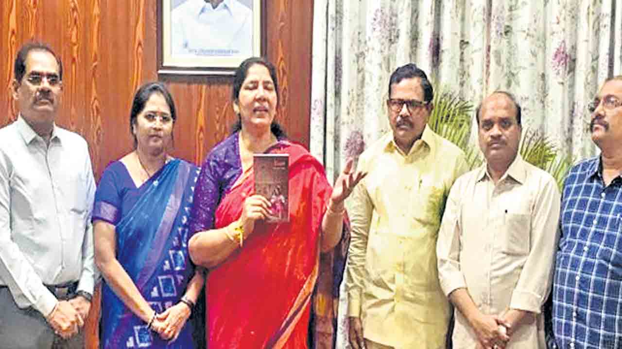 గిరిజన గడపలకు తెలుగు సాహిత్యం