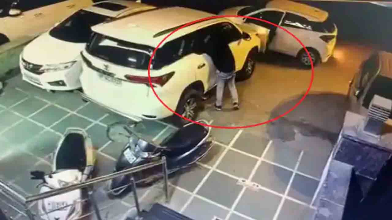 Watch: ఎన్నికల ప్రచారంలో నాయకురాలు బిజీ.. జైలు సమీపంలో పార్క్‌ చేసిన కారు చోరీ