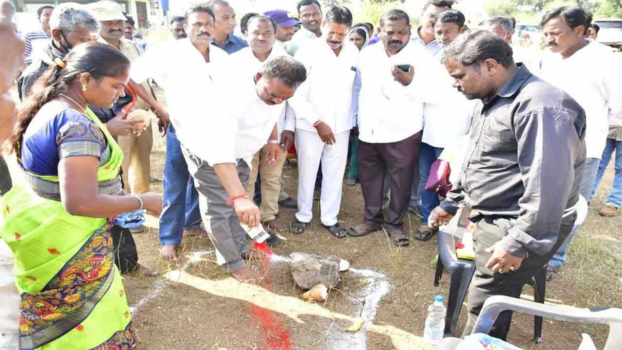 అర్హులైన ప్రతి విలేకరికీ ఇళ్ల స్థలాలు అందజేస్తాం