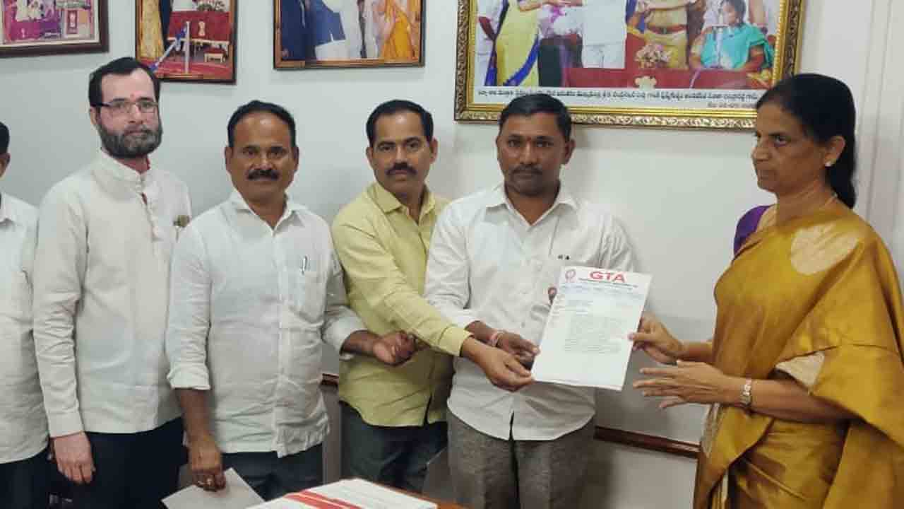 టీచర్లకు పదోన్నతులు కల్పించాలి