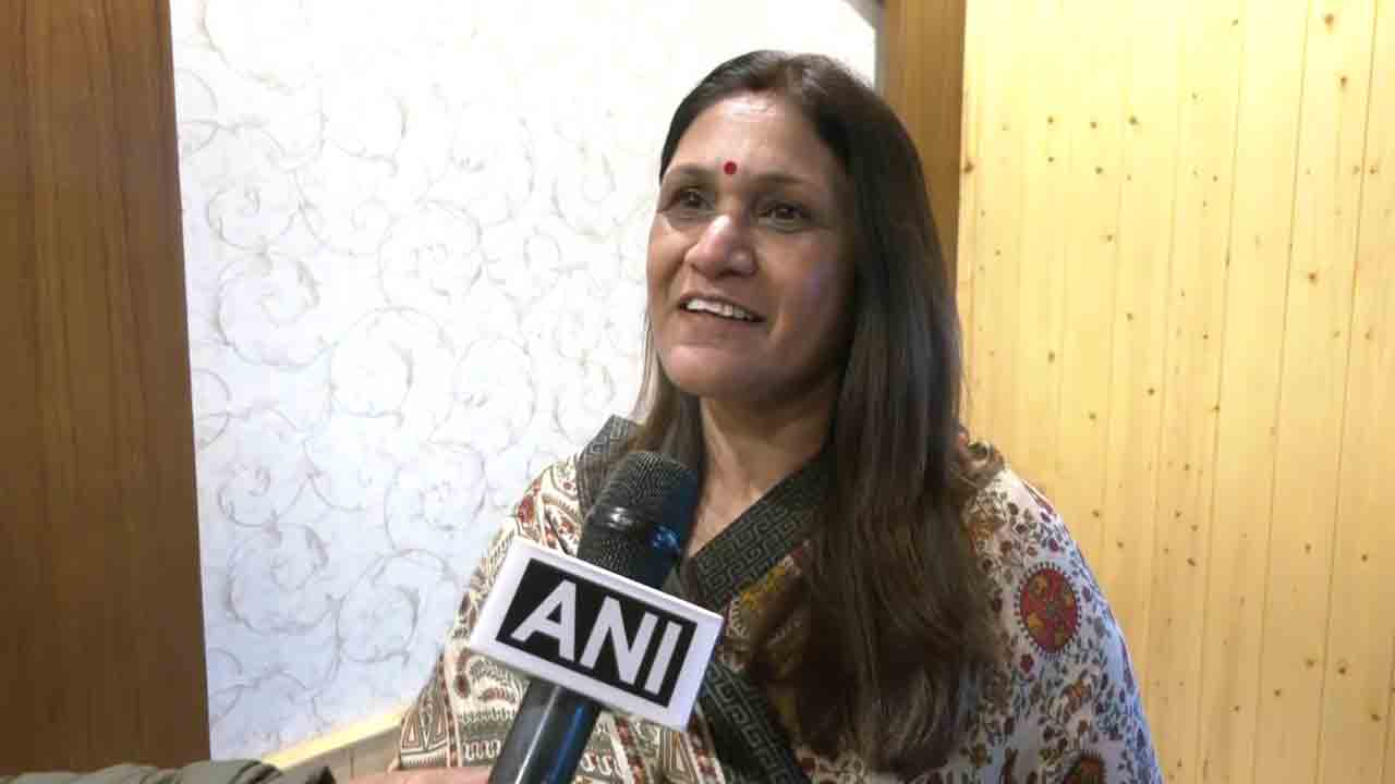 Himachal Assembly polls | విజయం నా భర్తనే వరించాలని దేవున్ని ప్రార్థిస్తున్నా: సాధనా ఠాకూర్‌