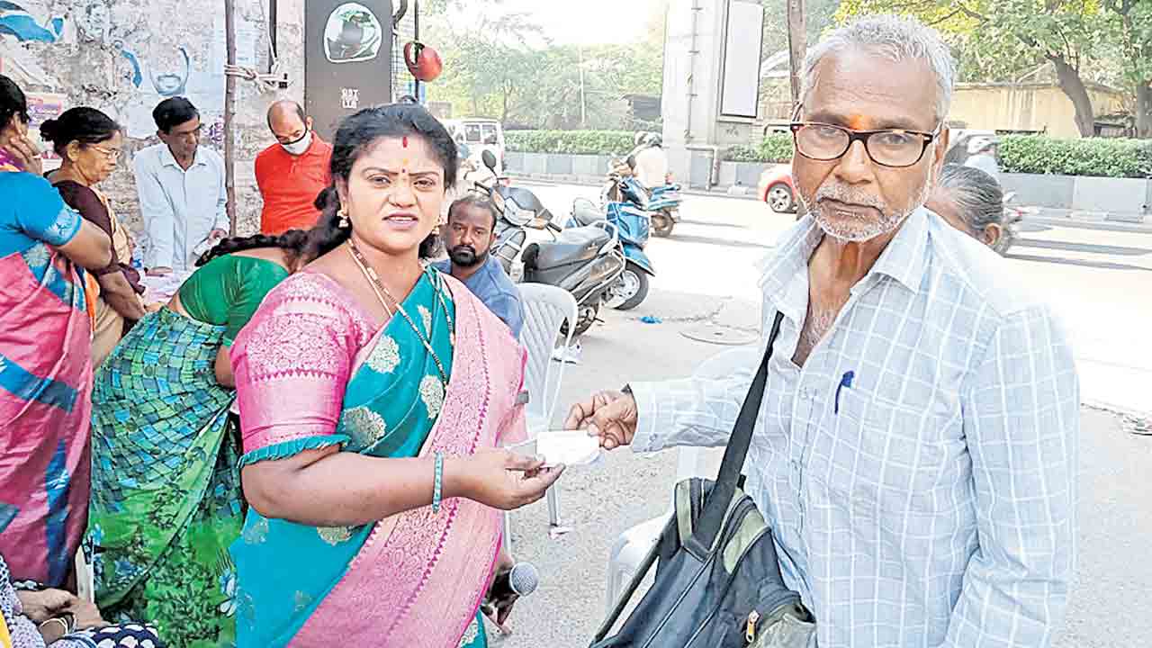 సంక్షేమ ఫలాలు అర్హులందరికీ అందాలి