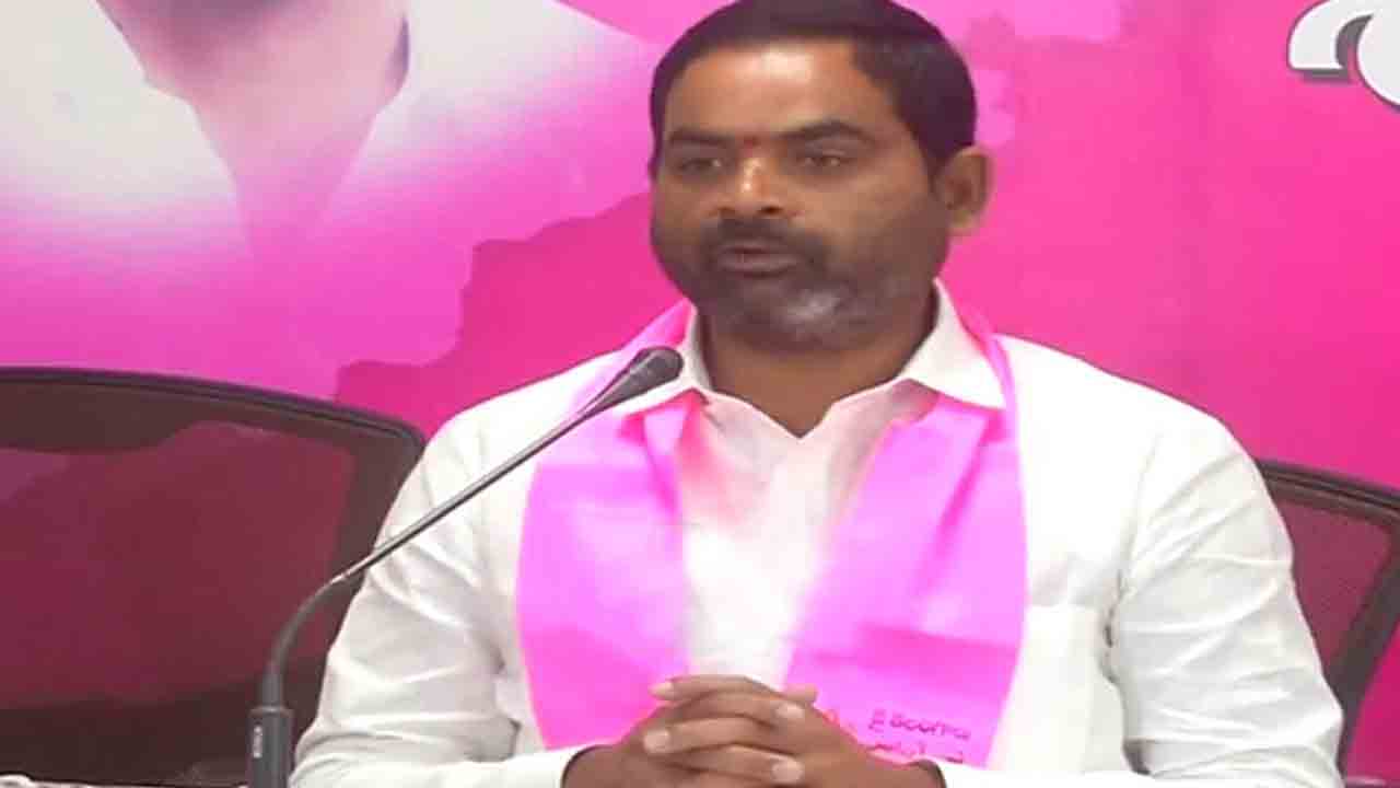 ఆడబిడ్డపై రాజకీయాలు చేస్తే నాలుక చీరెస్తాం : ఎమ్మెల్సీ శంభీపూర్‌ రాజు