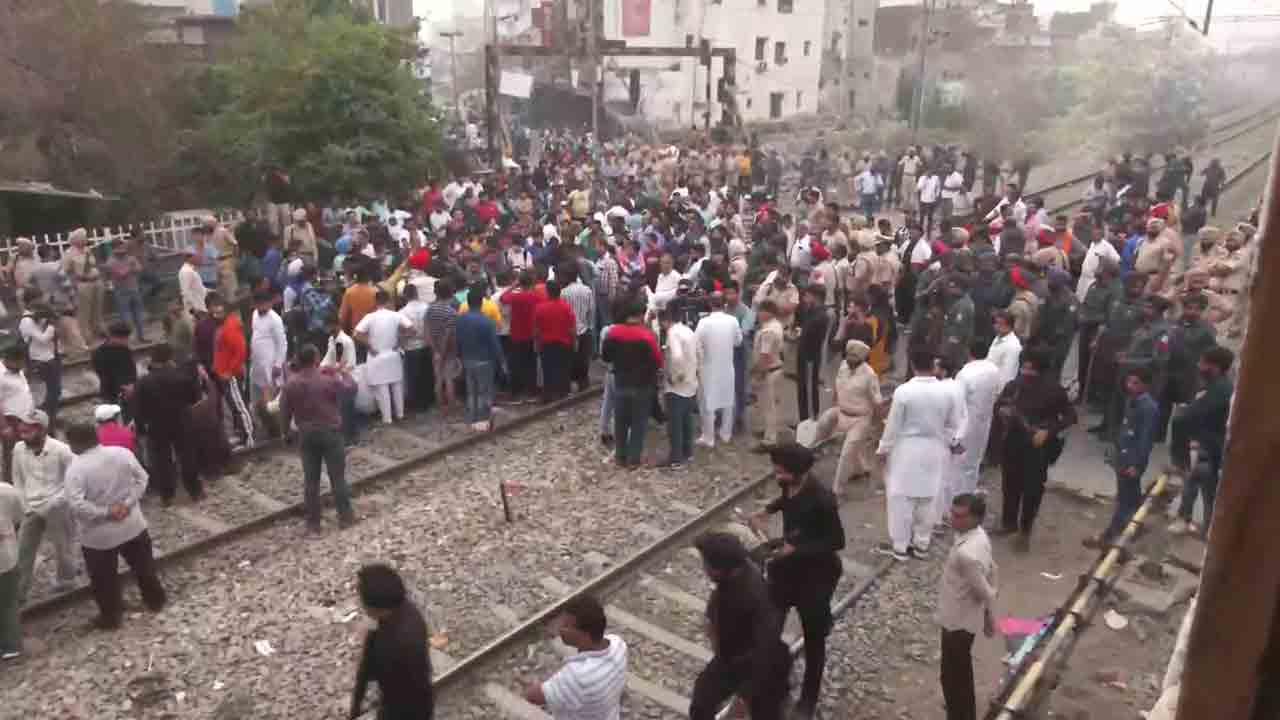 సుధీర్‌ సూరి హత్యకు నిరసనగా శివసేన కార్యకర్తల ఆందోళన.. పరిస్థితి ఉద్రిక్తం