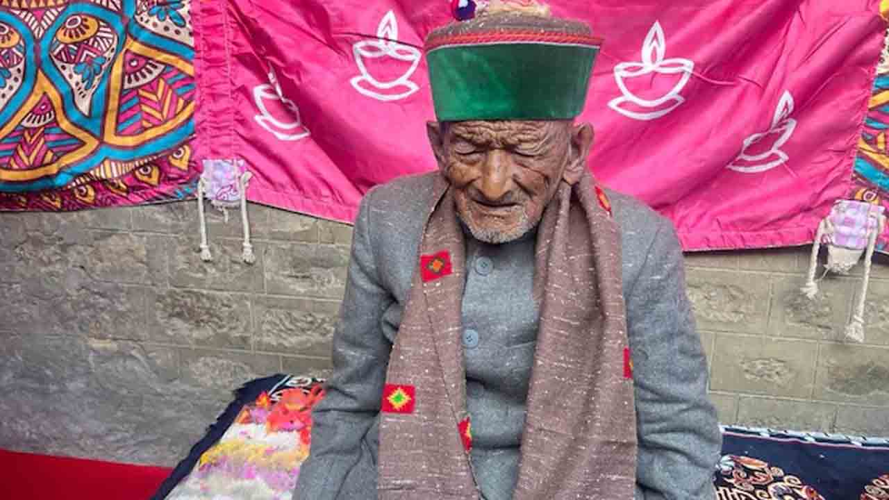 స్వతంత్ర భారతంలో తొలి ఓటరు శ్యామ్‌ శరణ్‌ నేగి కన్నుమూత