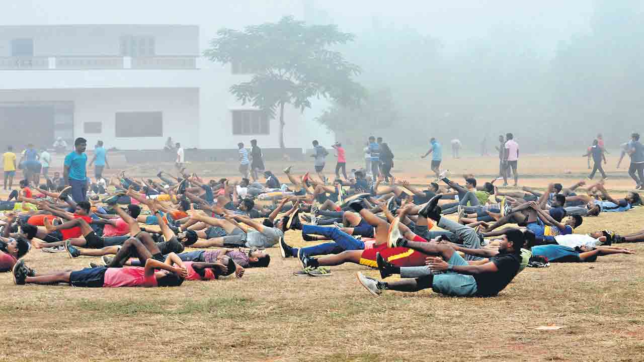 మంచులో కసరత్తులు..