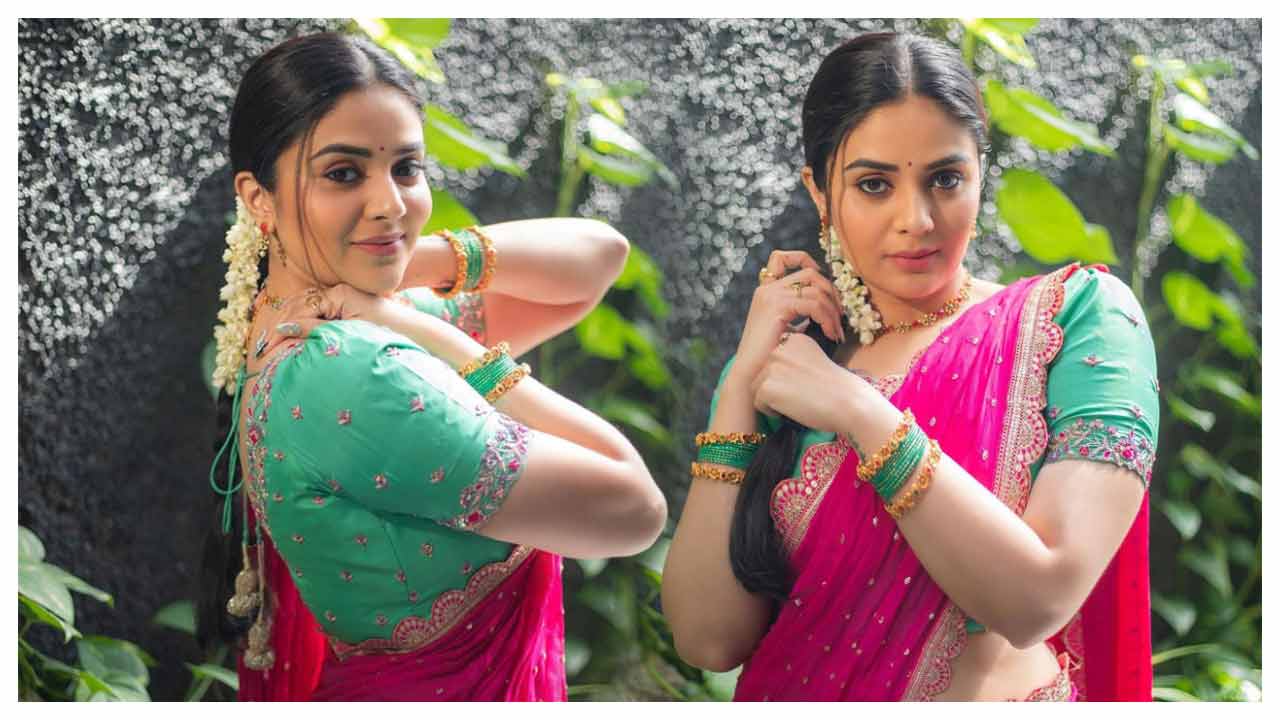 Sreemukhi | సాంప్రదాయ దుస్తుల్లో మైమరిపిస్తున్న శ్రీ‌ముఖి..