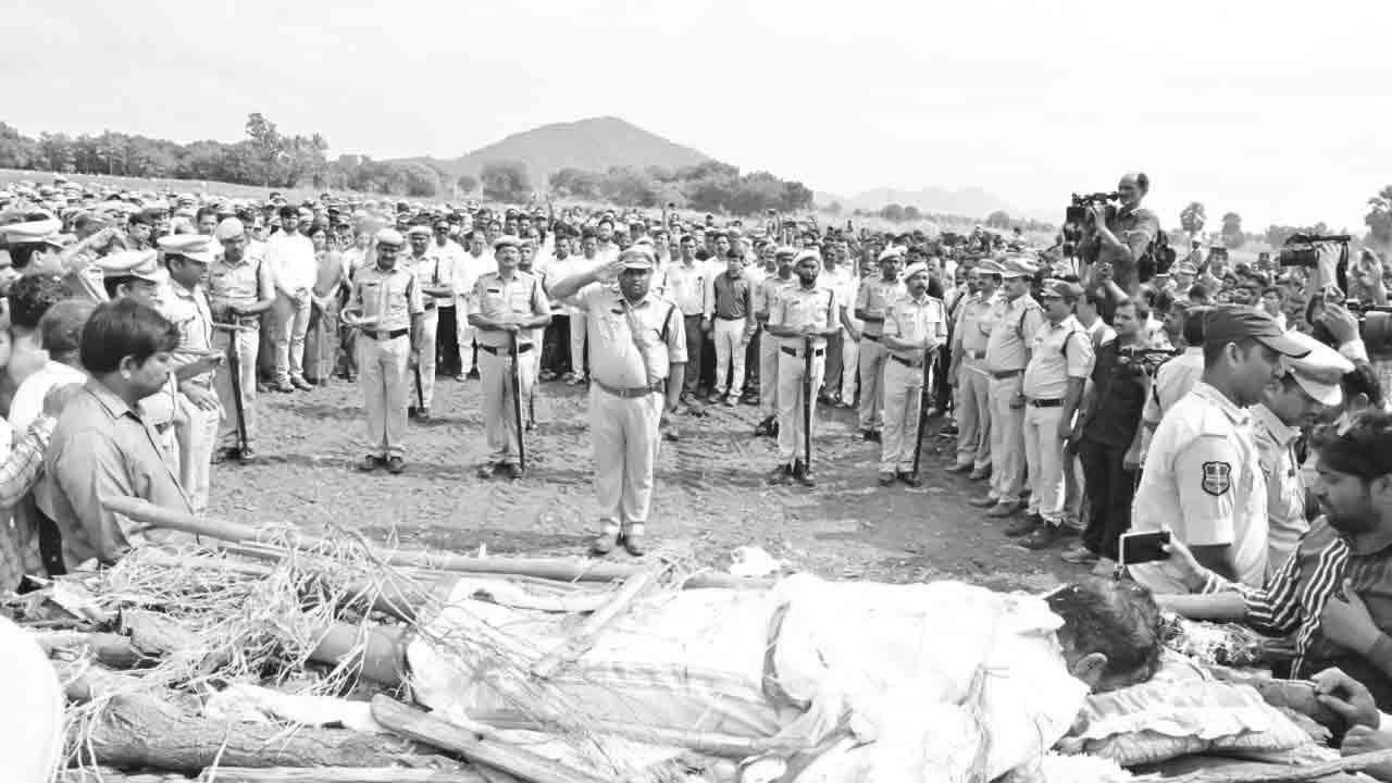 ముగిసిన ఎఫ్‌ఆర్వో శ్రీనివాసరావు అంత్యక్రియలు