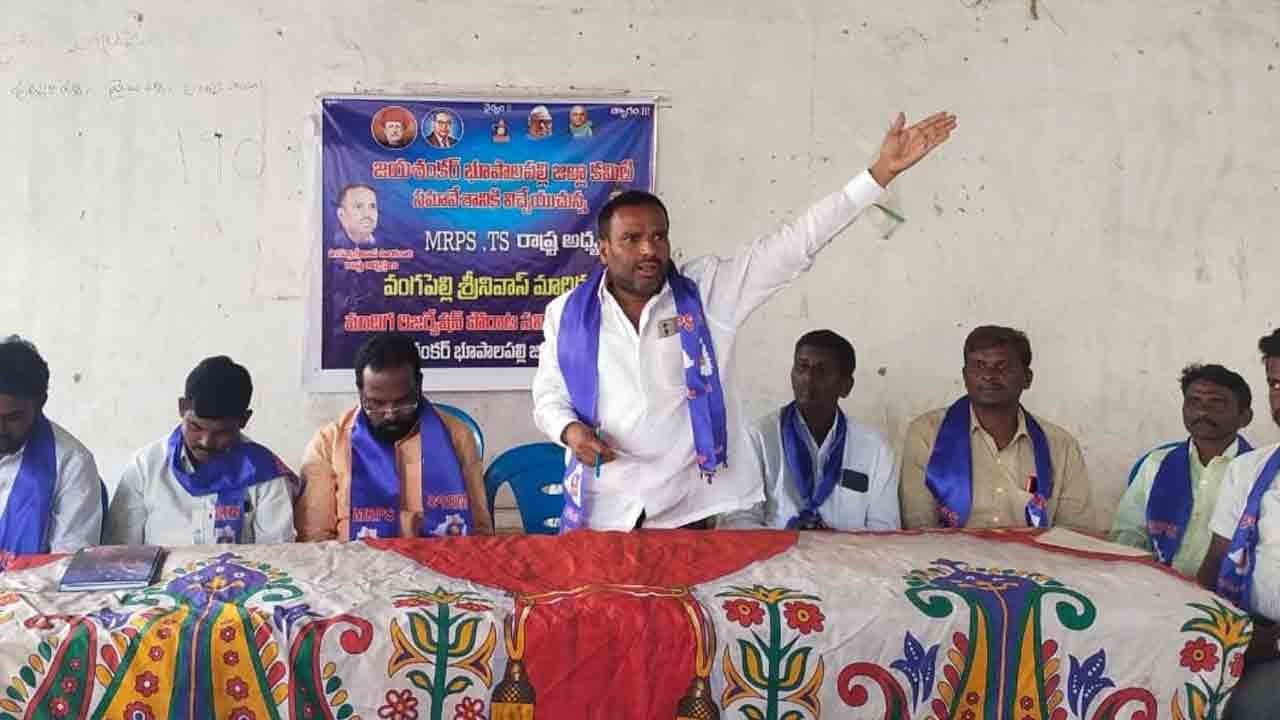 రాజ్యాంగానికి బీజేపీ తూట్లు