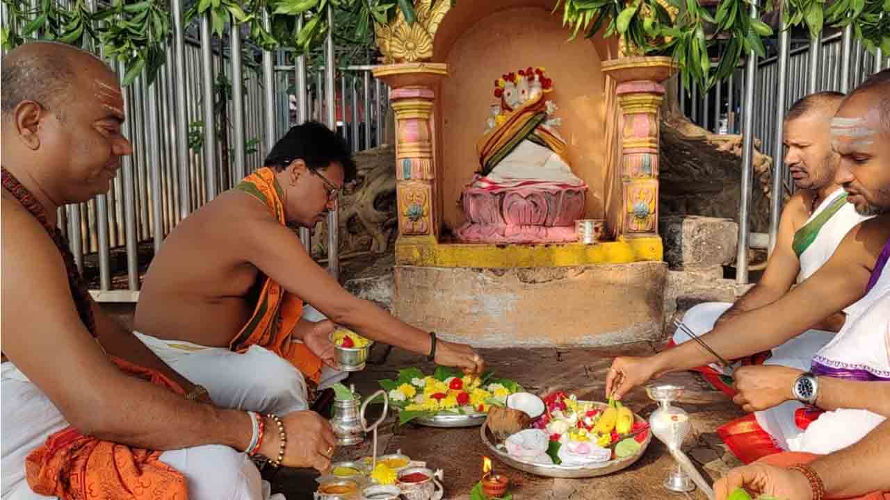 శ్రీశైలంలో దత్తాత్రేయుడికి ప్రత్యేక పూజలు