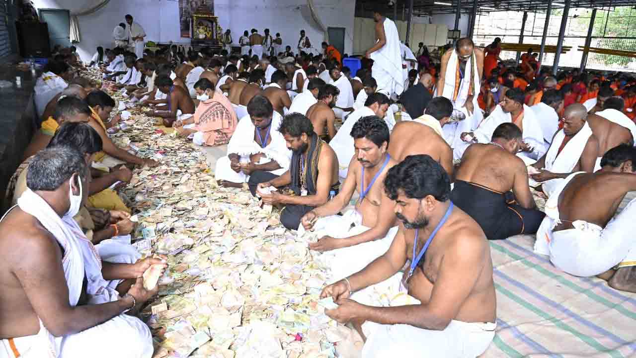 శ్రీశైల మల్లన్న హుండీ ఆదాయం రూ.5.76కోట్లు