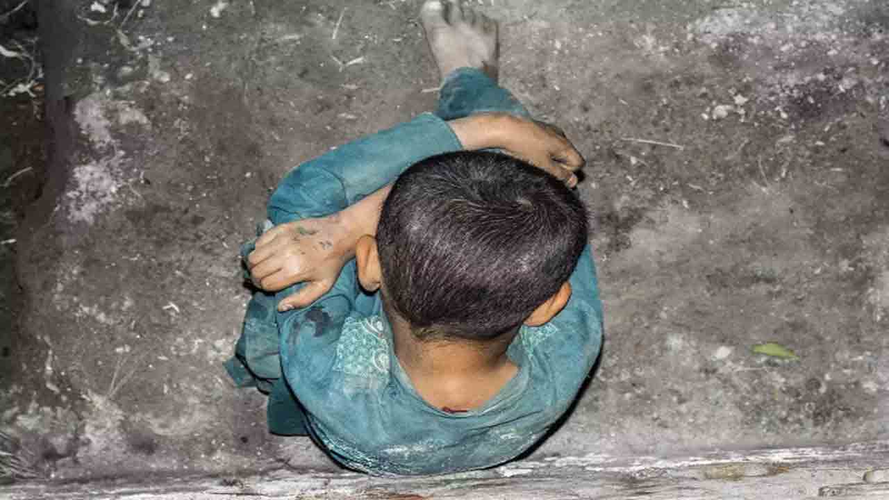 యూపీలో దారుణం.. ఎక్కాలు చెప్పని విద్యార్థి చేతిని మెషిన్‌తో డ్రిల్‌ చేసి టీచర్‌