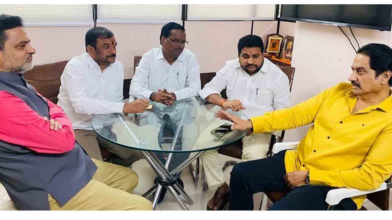 బీసీ కమిషన్‌తో సినీనటుడు సుమన్‌ భేటీ