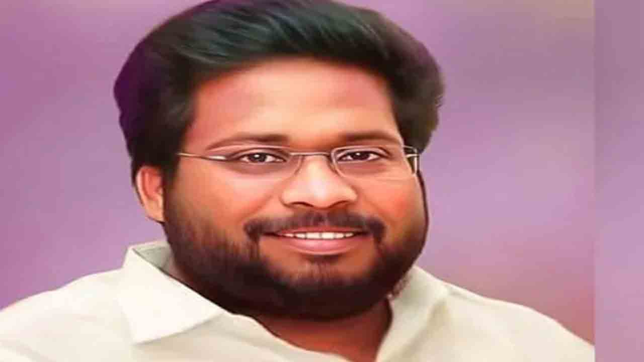 తోటి మహిళా నాయకురాలిని అసభ్యంగా దూషించిన బీజేపీ నేత.. సస్పెండ్‌ చేసిన పార్టీ