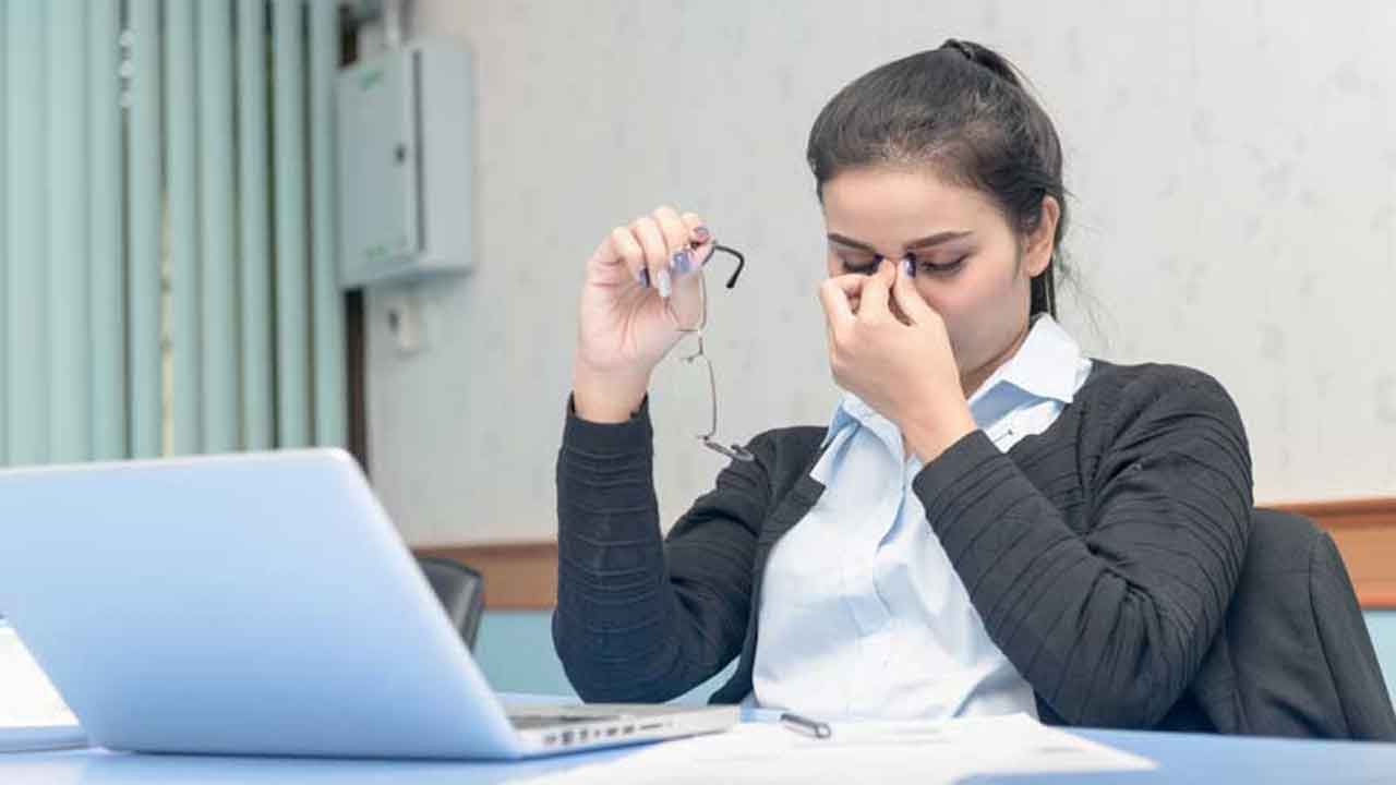 Digital Eye Strain | డిజిటల్‌ ఐ స్ట్రెయిన్‌తో ఇబ్బంది పడుతున్నారా..? ఇలా బయటపడండి..!