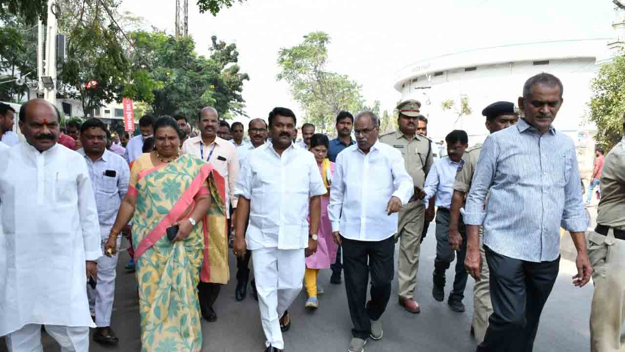 రహదారుల ఆక్రమణలను తొలగించాలి : మంత్రి తలసాని