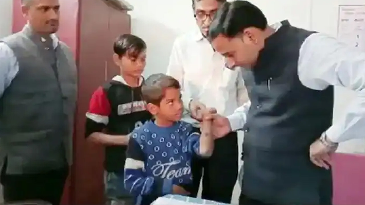 కాన్పూర్‌లో టీచర్‌ ఘాతుకం.. రెండో ఎక్కం చెప్పలేదని విద్యార్థిని చేతికి డ్రిల్లింగ్‌