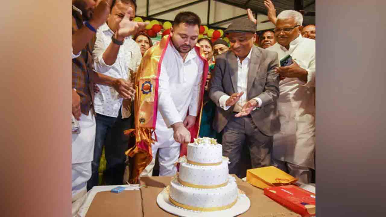 బీజేపీని ‘ప్రత్యేక’ బర్త్‌ డే గిఫ్ట్‌ కోరిన తేజస్వీ యాదవ్‌.. అదేమిటంటే?