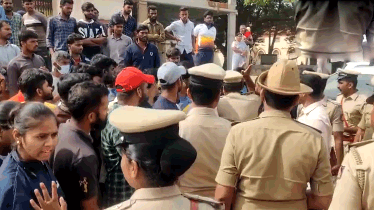 Karnataka PSI recruitment scam | హోంమంత్రిని కలిసేందుకు వచ్చిన బాధితులపై డిప్యూటీ ఎస్పీ దాడి