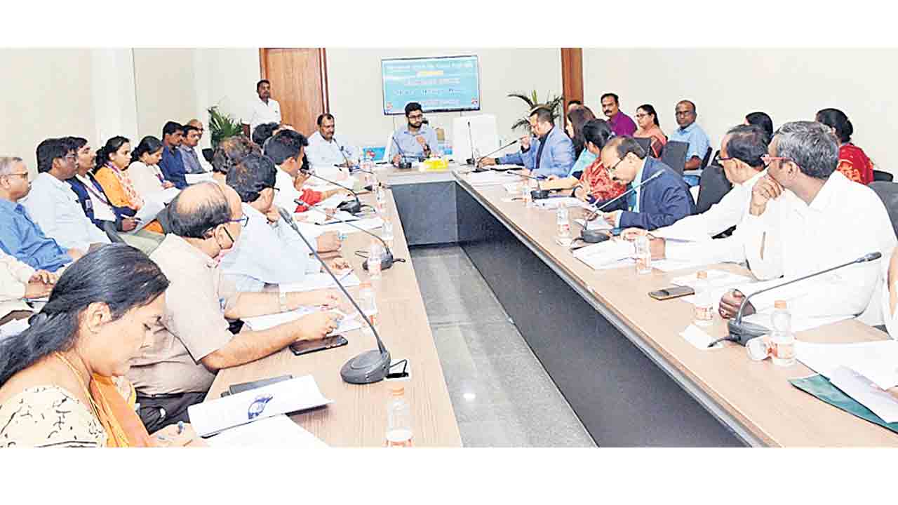 అర్హులైన లబ్ధిదారులకు.. బ్యాంకు రుణాలు ఇవ్వాలి