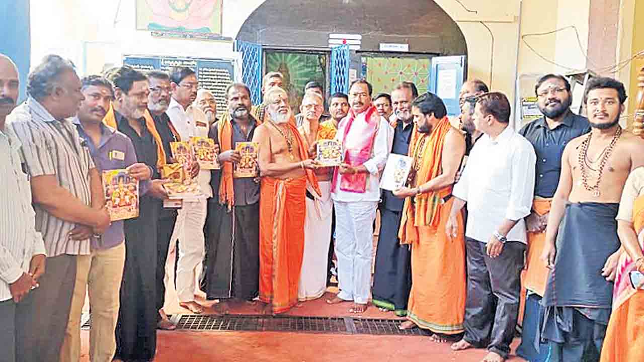 ఆలయాల అభివృద్ధికి సీఎం కేసీఆర్‌ కృషి