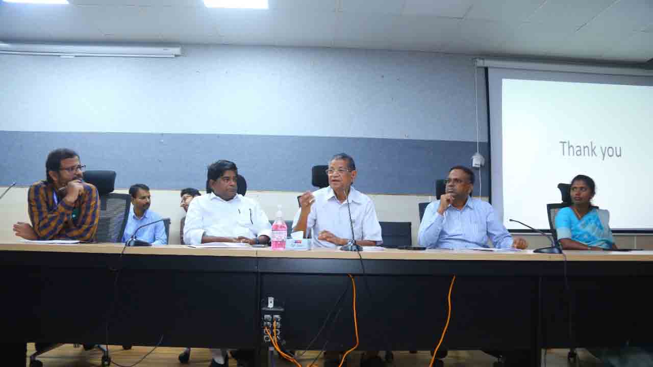 స్థానికతకు ప్రాముఖ్యతనిస్తూ సంస్కృతిని పరిరక్షించాలి : వీ ప్రకాశ్‌