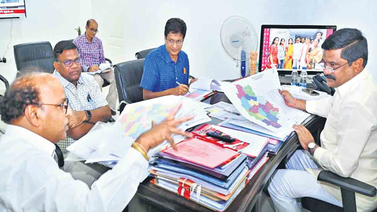 రోడ్ల మరమ్మతుకు పక్కా కార్యాచరణ