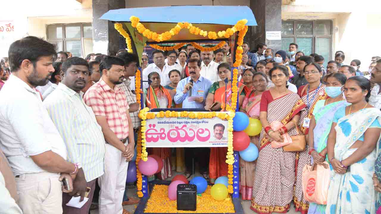 చేతులెత్తి మొకుతున్నా..