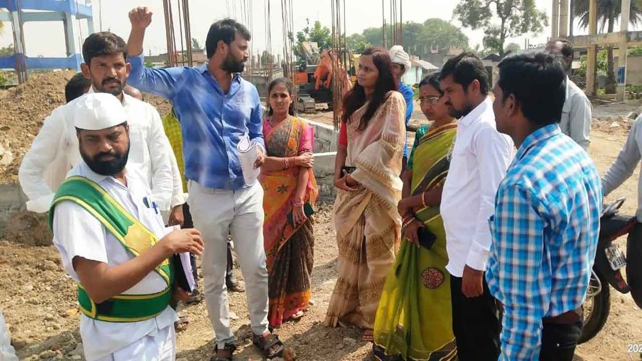 అభివృద్ధి పనుల్లో వేగం పెంచాలి