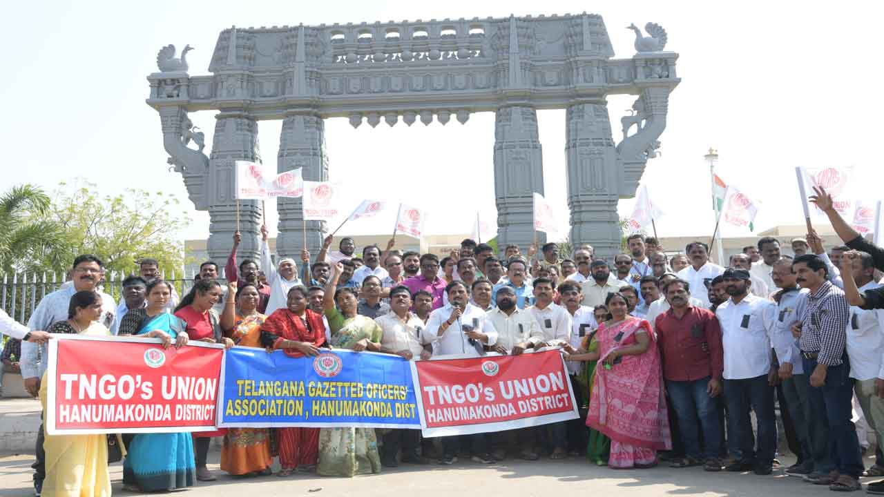 బండి వ్యాఖ్యలపై భగ్గుమన్న టీఎన్జీవోలు