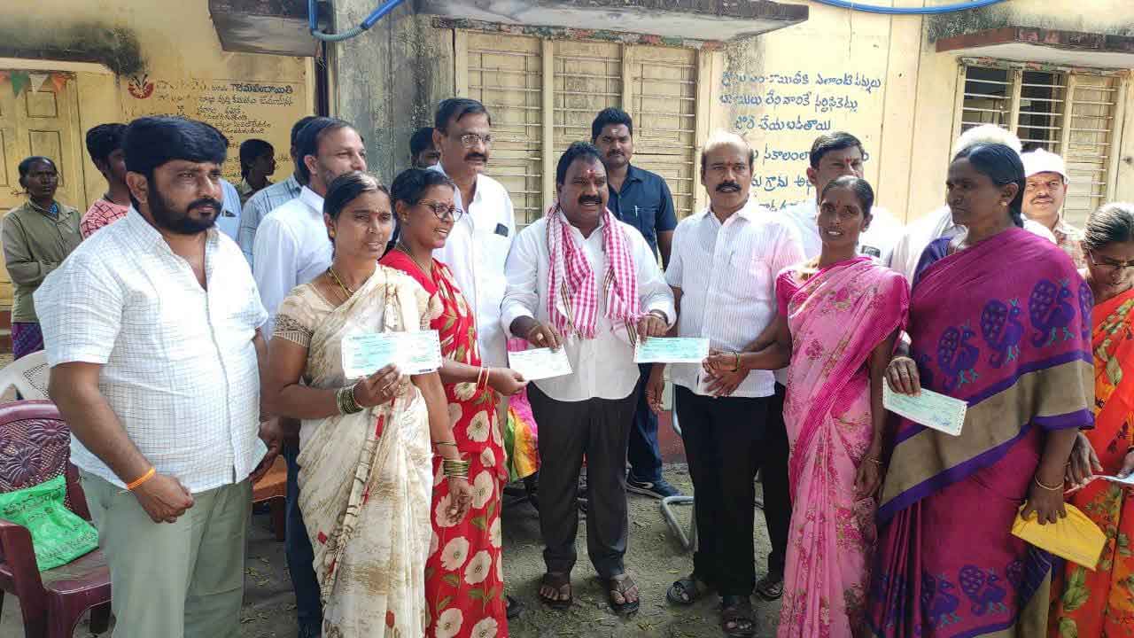 పేదల సంక్షేమమే ప్రభుత్వ లక్ష్యం