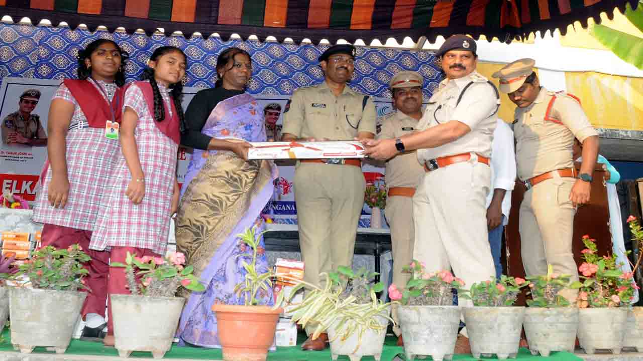 సైబర్‌ నేరగాళ్ల వలలో చిక్కొద్దు