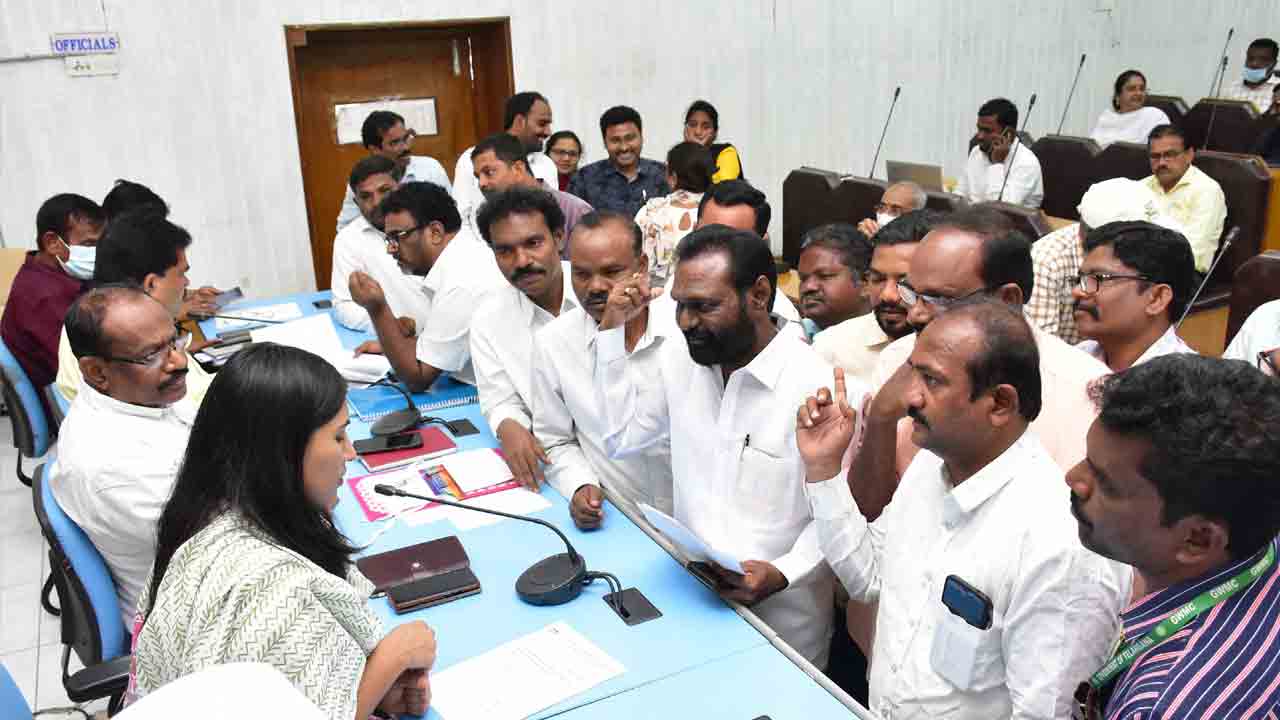 గ్రీవెన్స్‌ వినతులను పరిష్కరించాలి