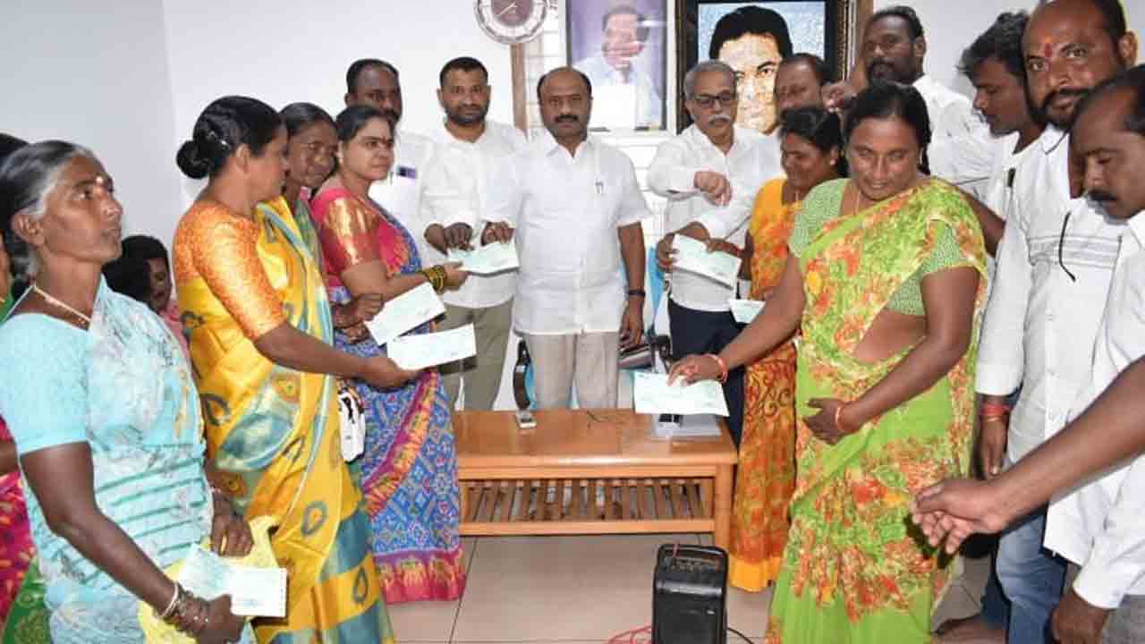 మతతత్వ పార్టీలను తరిమికొట్టాలి