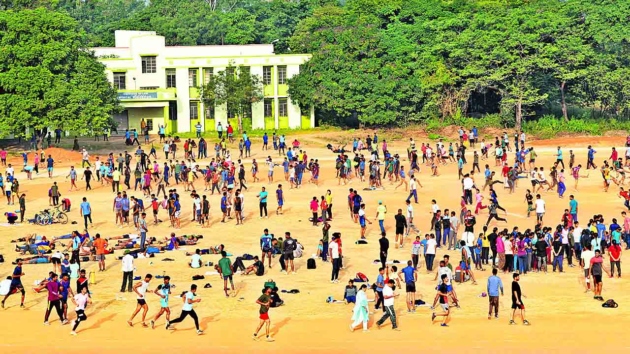 పోలీస్‌ కొలువే లక్ష్యం..