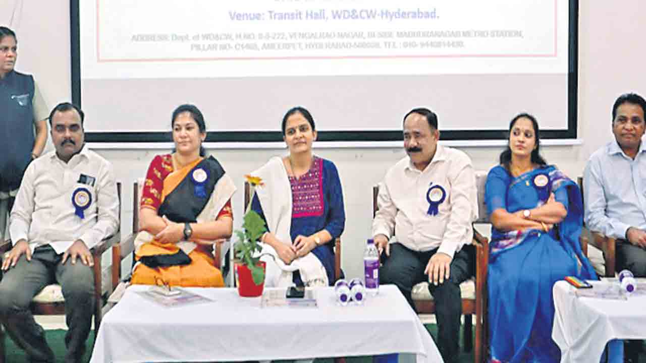 దత్తతల కోసం త్వరలో హెల్ప్‌లైన్‌