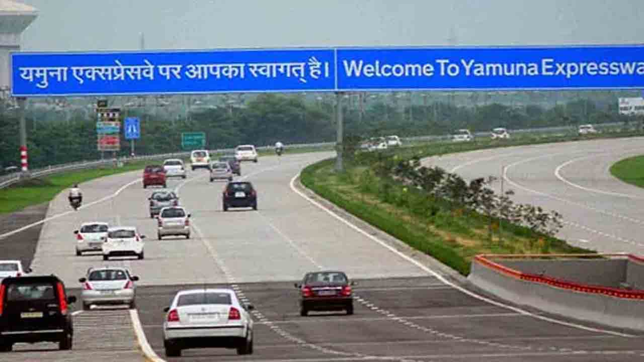 సూట్‌కేస్‌లో యువతి మృతదేహం.. ఎక్స్‌ప్రెస్‌వే పై కలకలం