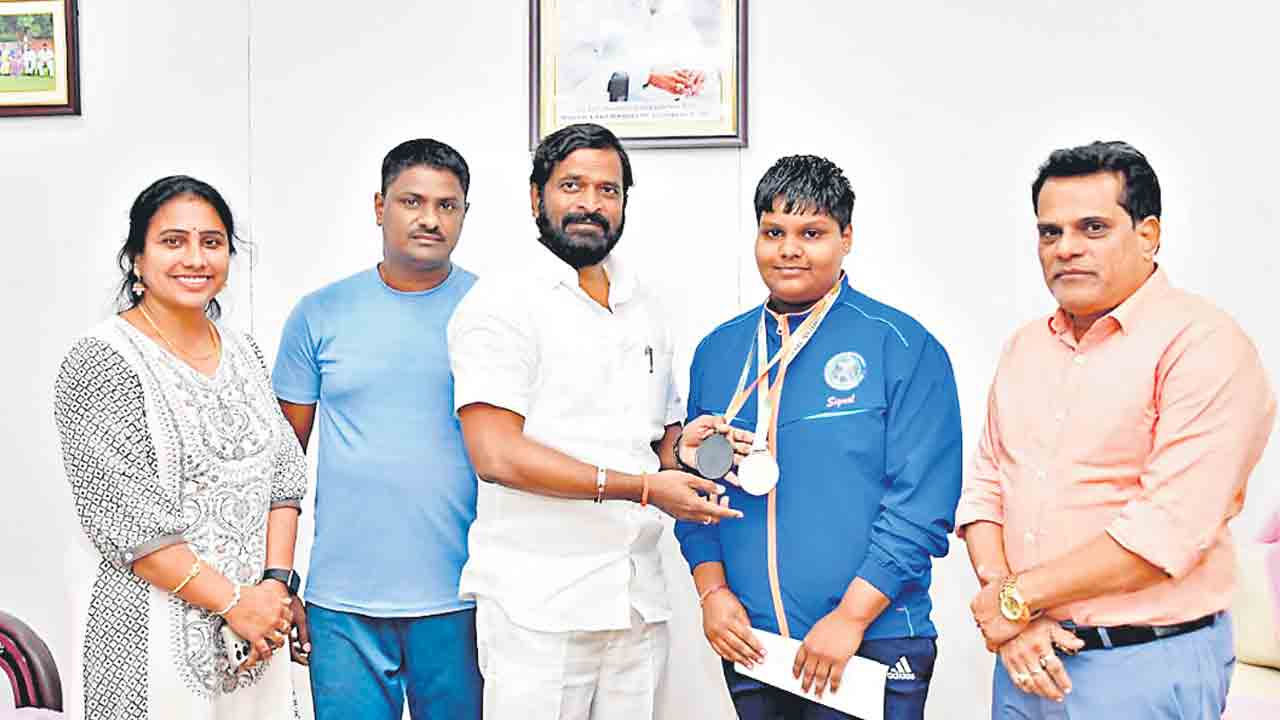 కాంస్య పతకం సాధించిన లక్ష్మీప్రసన్న