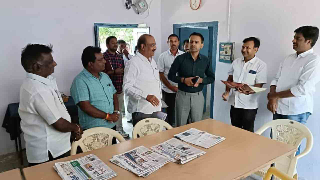 గ్రంథాలయాలను ఆధునీకరిస్తున్నాం