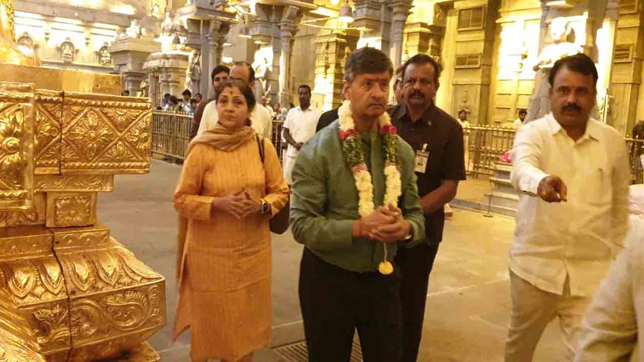 లక్ష్మీ నరసింహస్వామిని దర్శించుకున్న సుప్రీంకోర్టు న్యాయమూర్తి