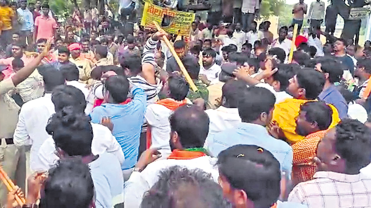 కుట్రల ముఠాకు ఓటర్ల వాతలు