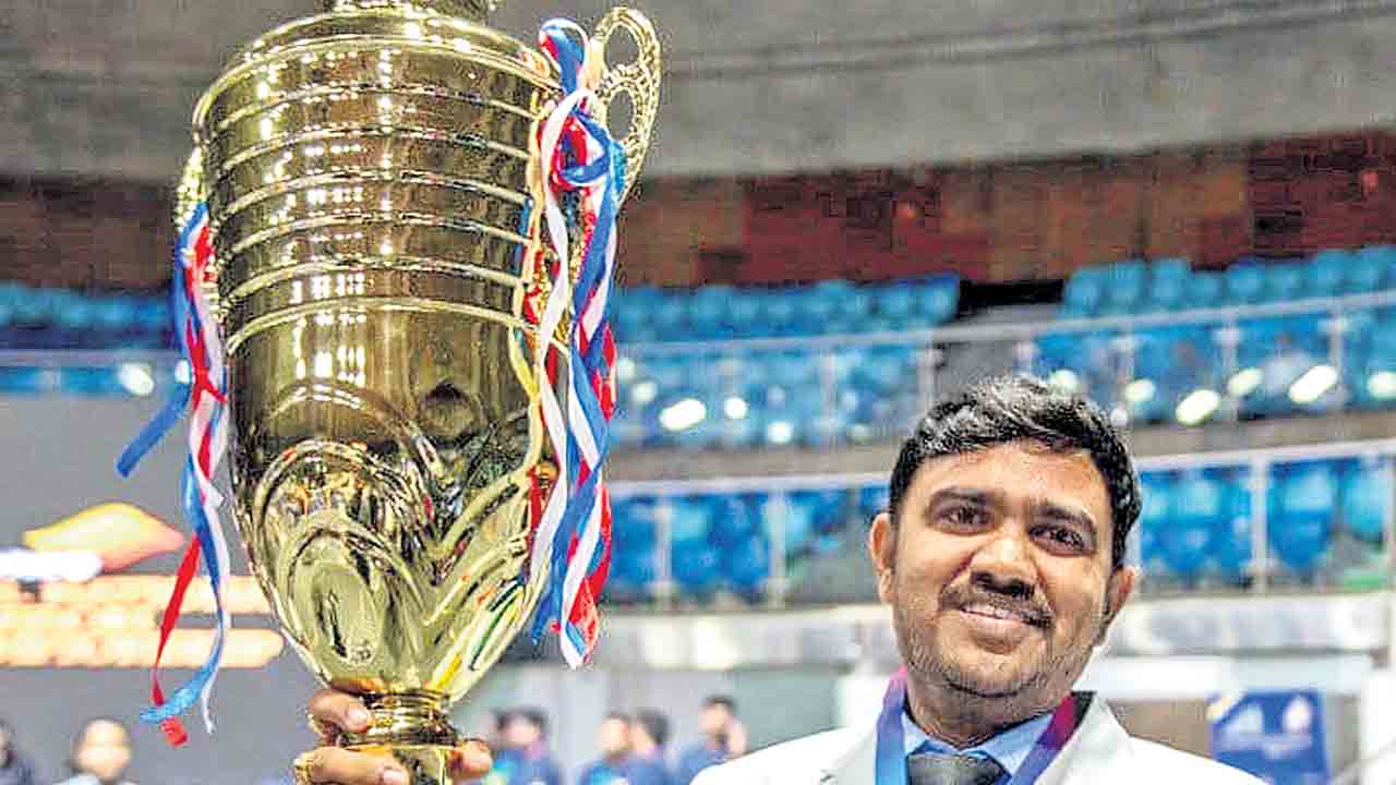 జాతీయ క్యారమ్స్‌ టోర్నీ విజేత శ్రీనివాస్‌