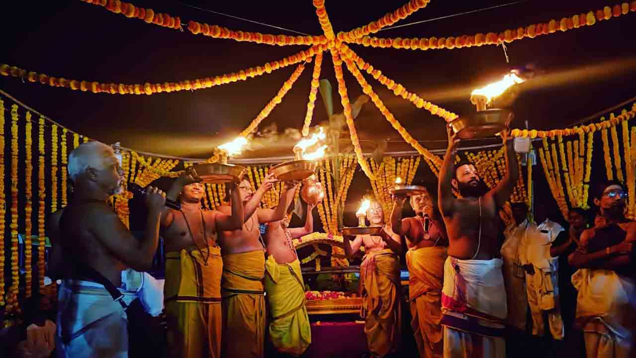 గోదావరికి నదీ హారతులు