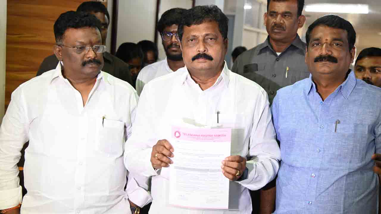 విచ్చలవిడిగా డబ్బులు, మద్యం పంచిన బీజేపీ