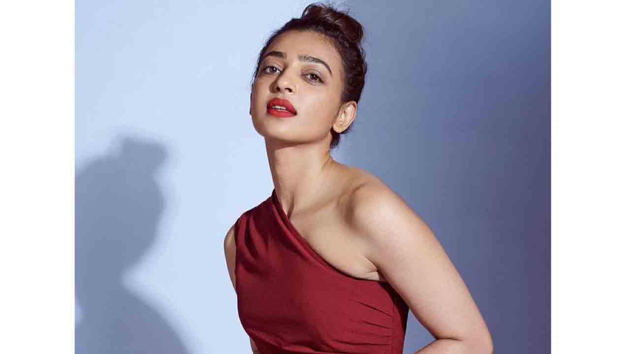 లగ్జరీ కారులో దిగాలి