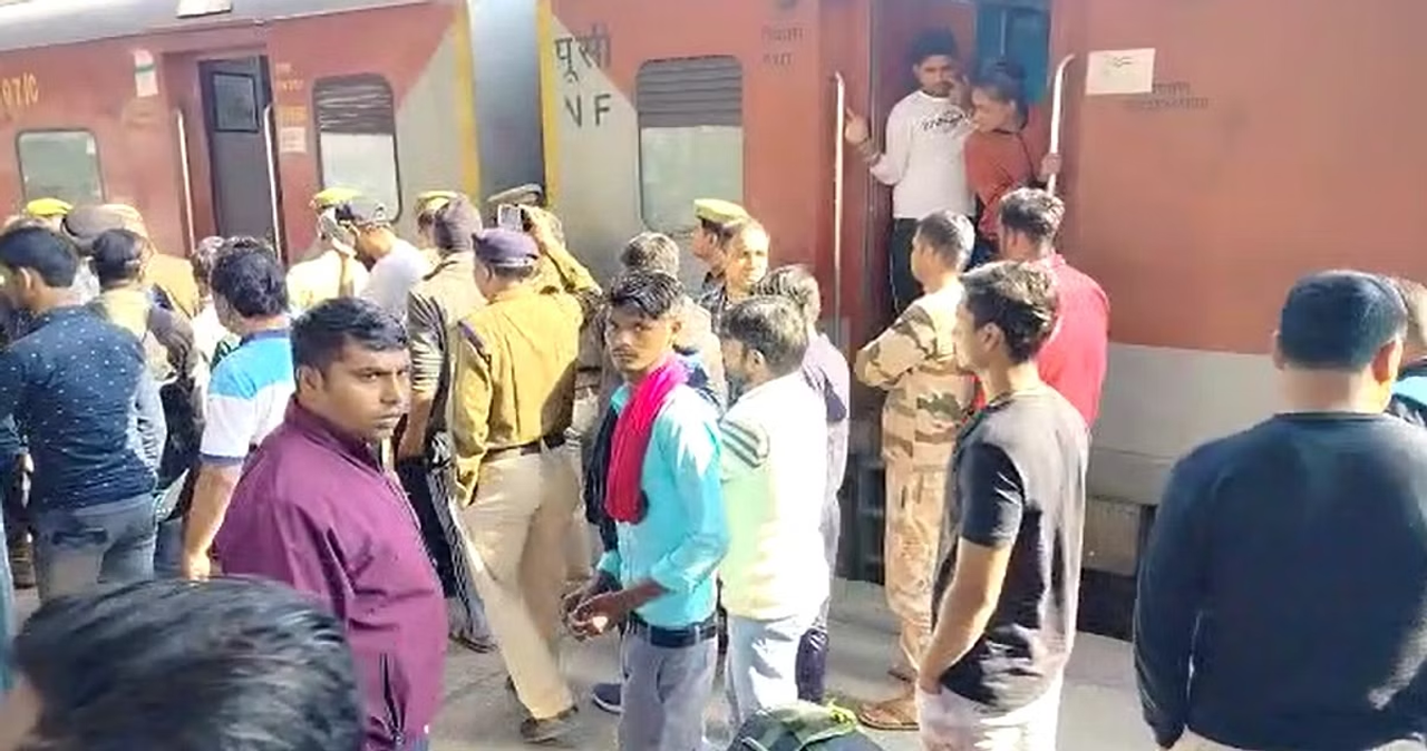 Uttarpradesh | రాజధాని ఎక్స్‌ప్రెస్‌ ఎక్కబోతున్న జవాన్‌ను తోసేసిన టీటీఈ.. ప్రమాదంలో రెండు కాళ్లు కోల్పోయిన సైనికుడు