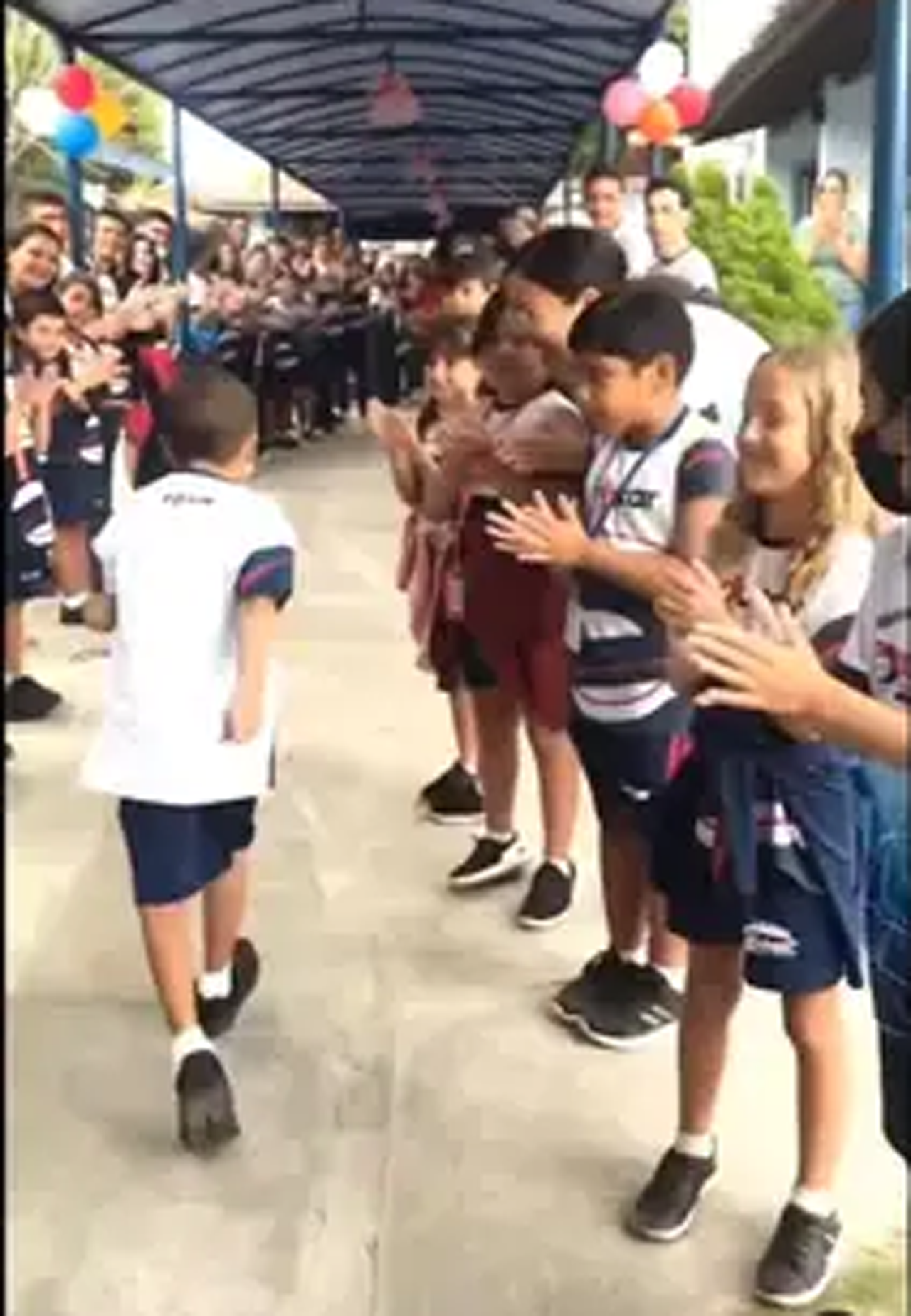 viral video: క్యాన్స‌ర్‌ని జ‌యించి స్కూల్‌కి వెళ్లిన బాలుడికి ఘ‌న స్వాగ‌తం