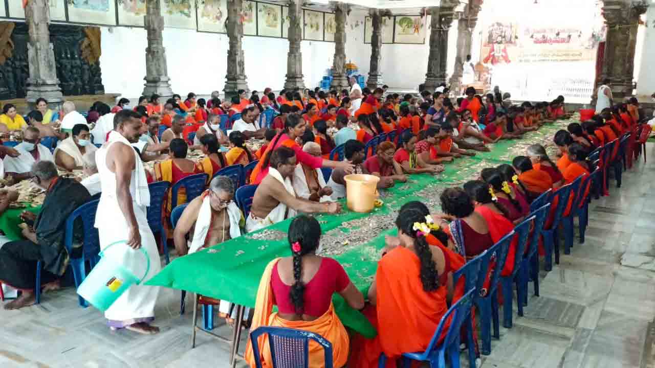 భద్రాద్రి రాములోరి హుండీ ఆదాయం రూ.1.04 కోట్లు