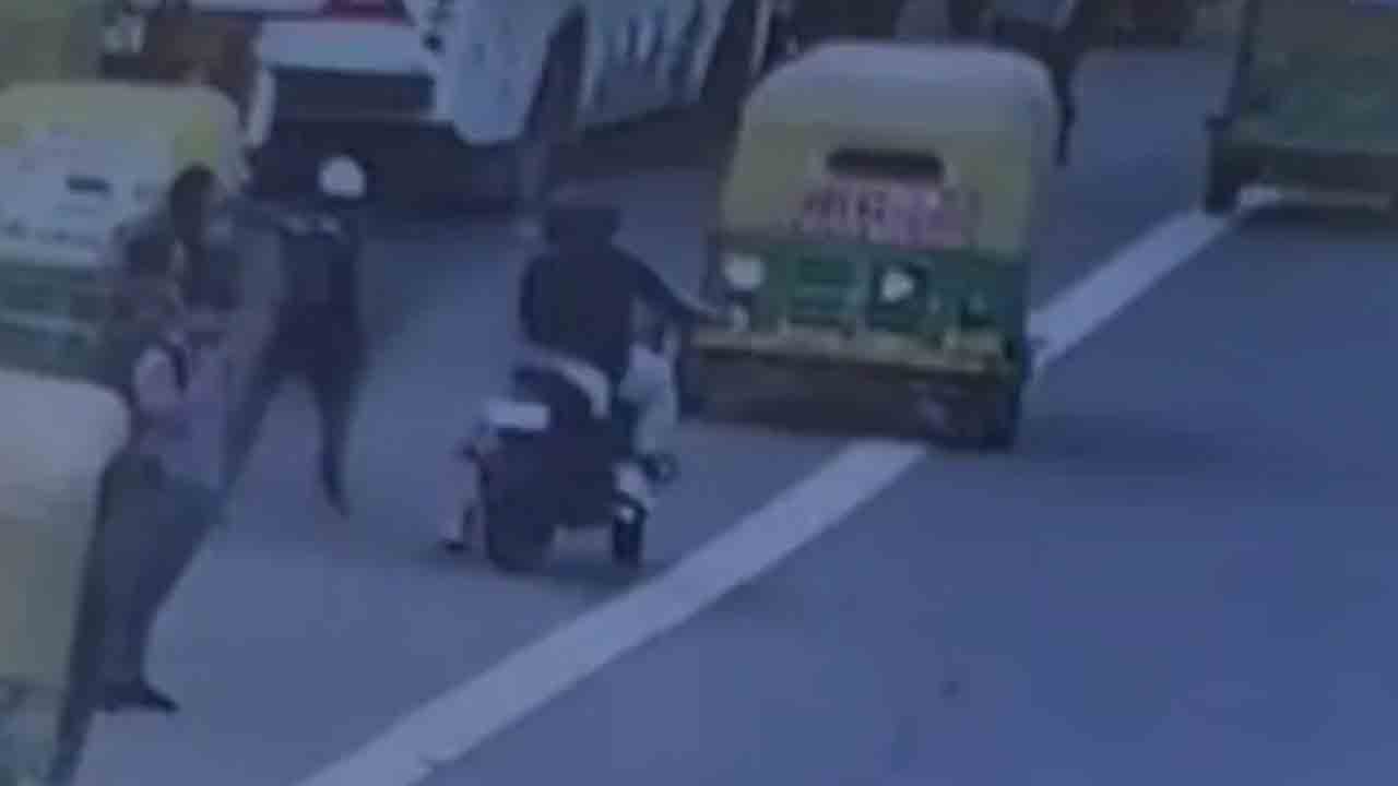 బైక్‌పై వెళ్తున్న భర్తను వెంబడించిన భార్య.. దొంగగా భావించి ఛేజ్‌ చేసిన స్థానికులు, పోలీసులు