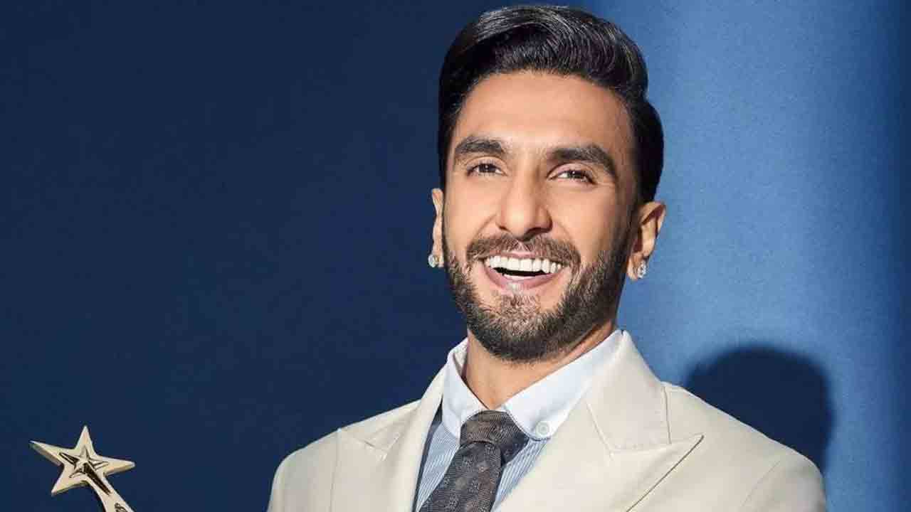 నేనెవరని అడిగారు